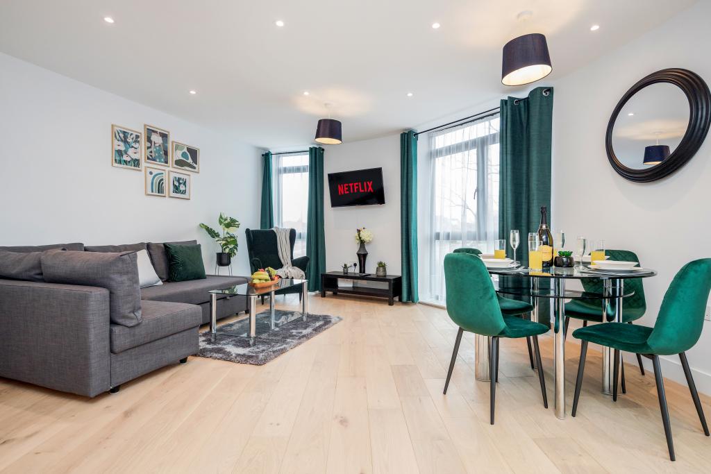 Watford Cassio Luxury apartment bedroom